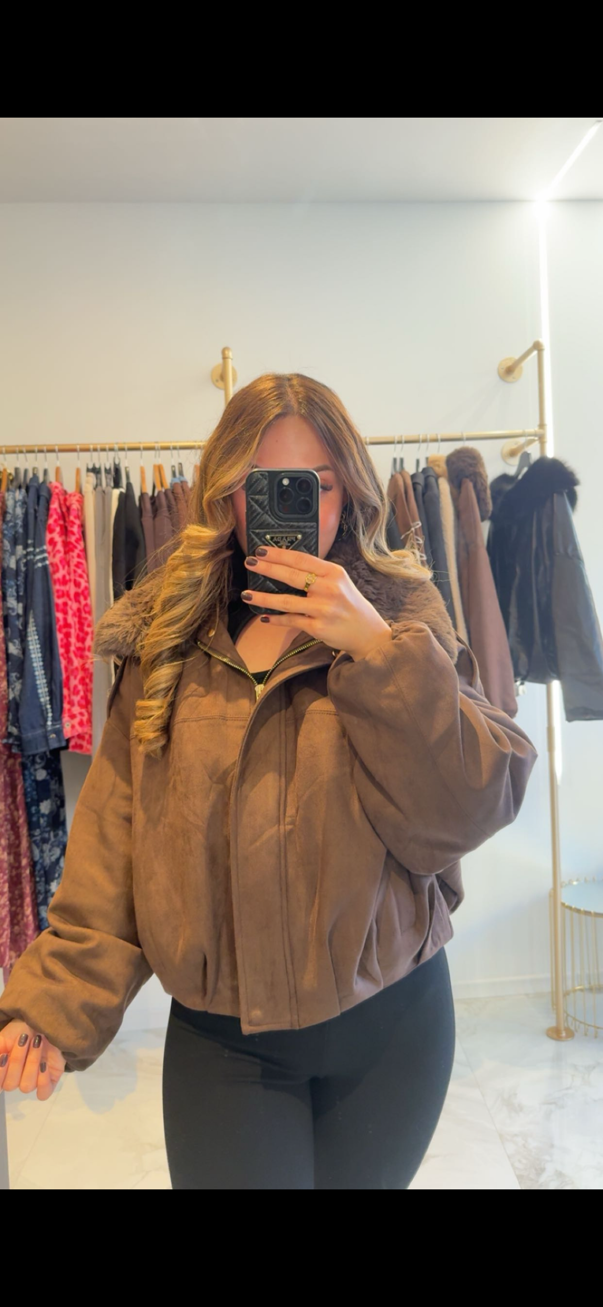 Veste en daim marron avec col en fausse fourrure