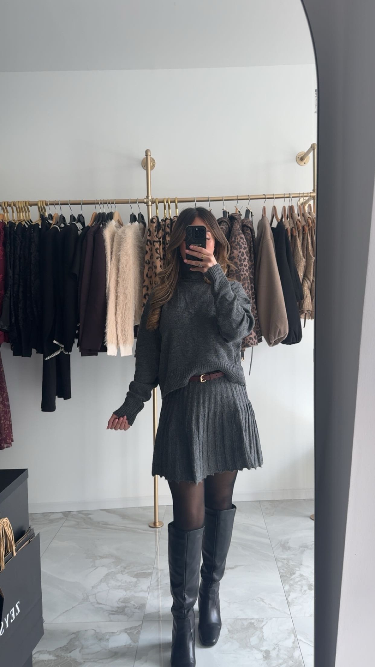 Ensemble en tricot gris à col roulé